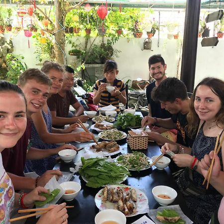 Cheerful Hoi An Hostel Екстер'єр фото