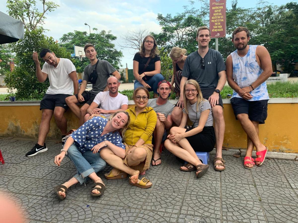 Cheerful Hoi An Hostel Екстер'єр фото