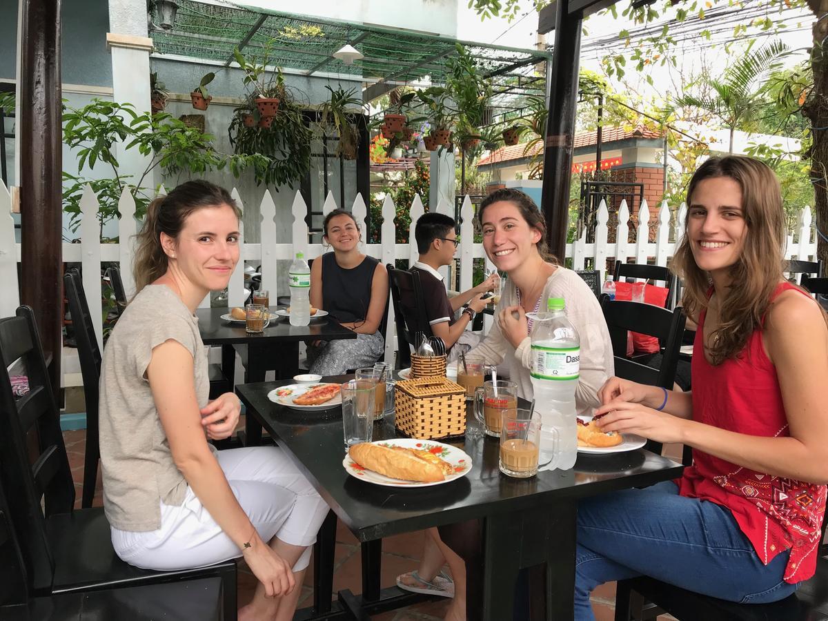 Cheerful Hoi An Hostel Екстер'єр фото