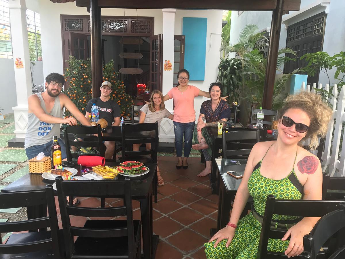 Cheerful Hoi An Hostel Екстер'єр фото