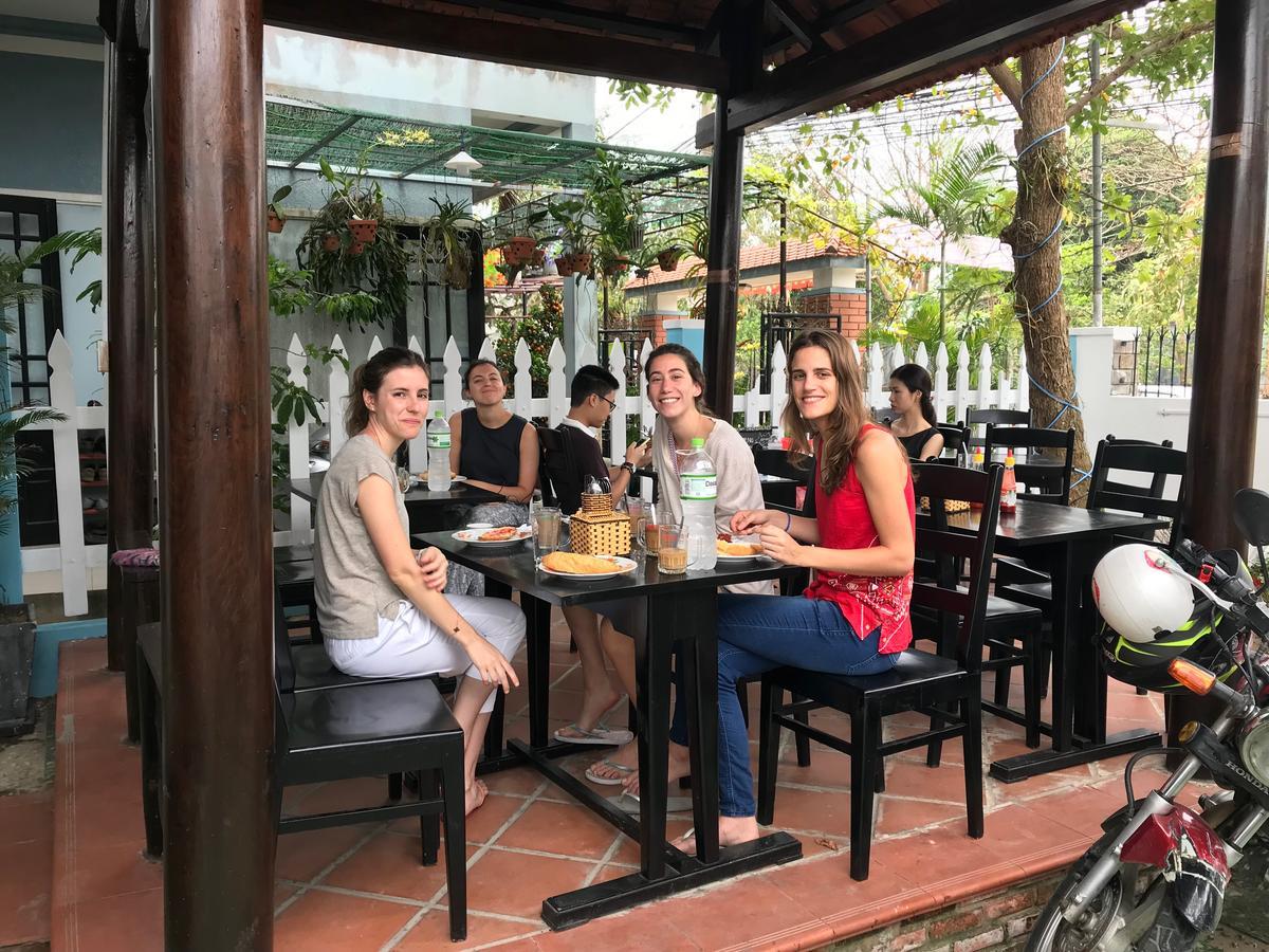 Cheerful Hoi An Hostel Екстер'єр фото