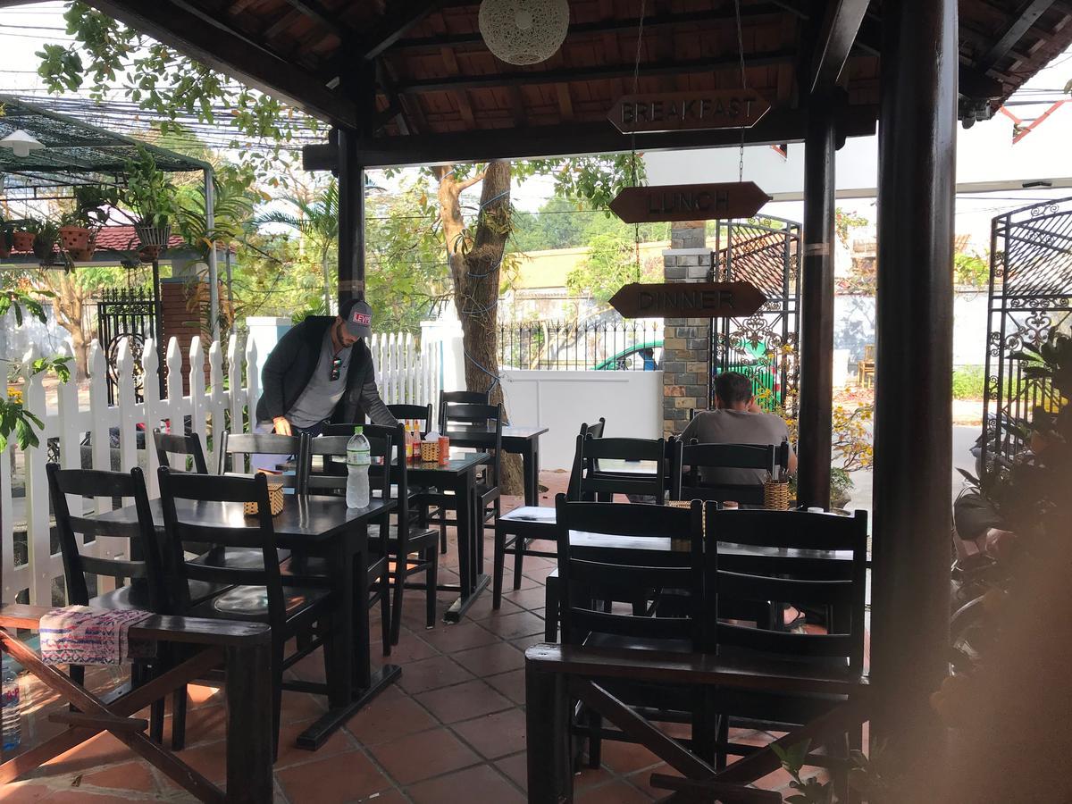 Cheerful Hoi An Hostel Екстер'єр фото
