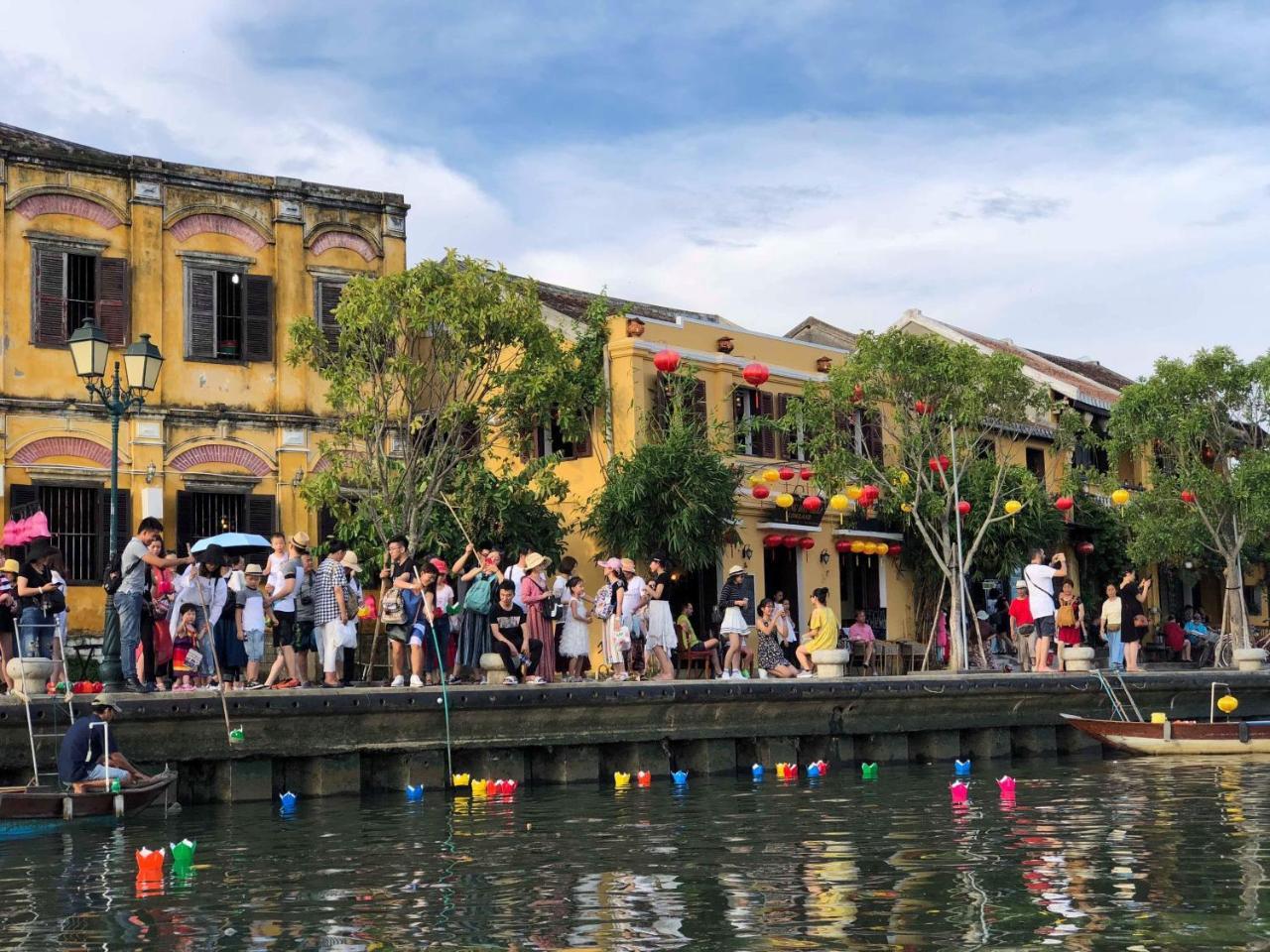 Cheerful Hoi An Hostel Екстер'єр фото