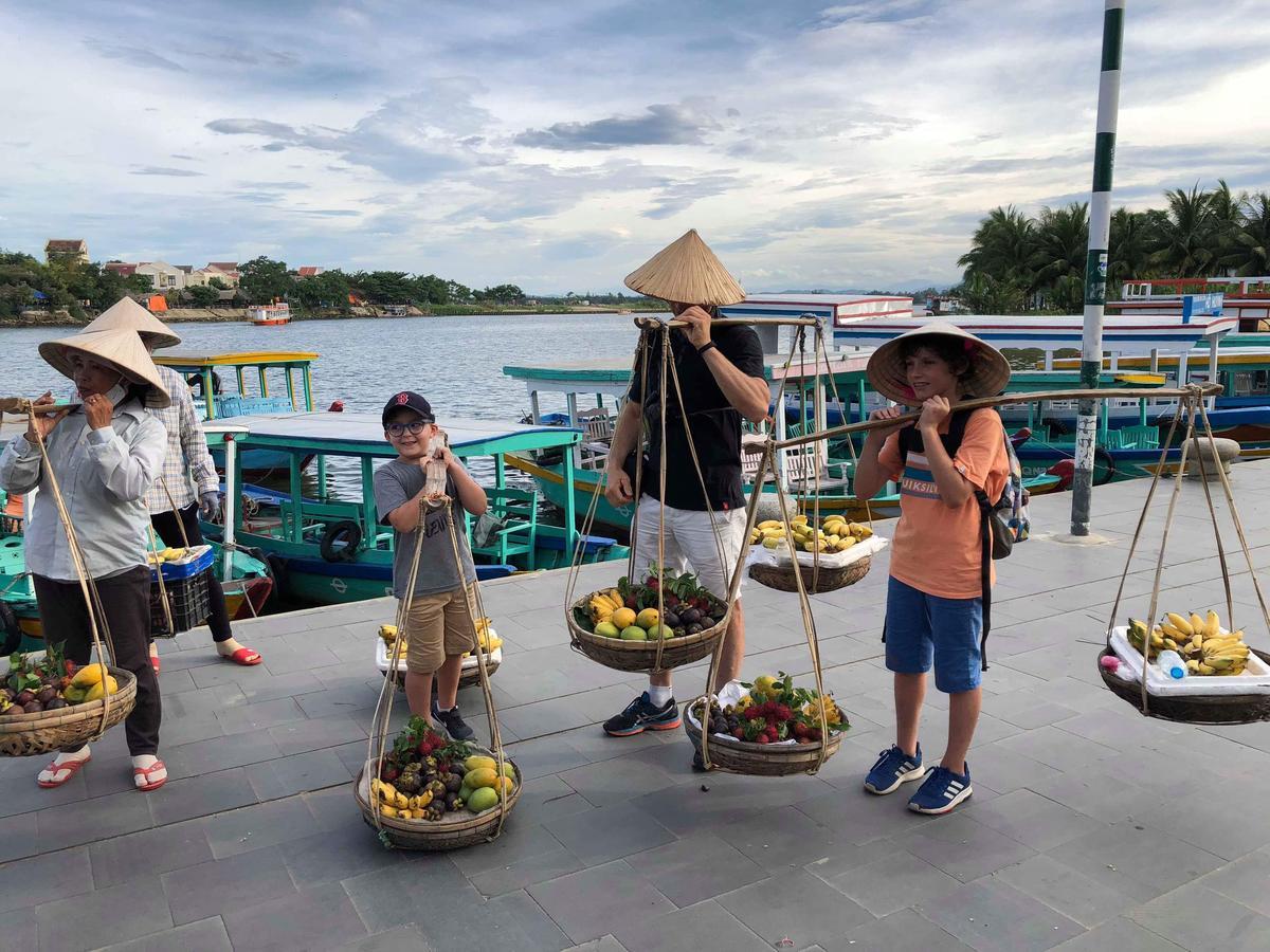 Cheerful Hoi An Hostel Екстер'єр фото